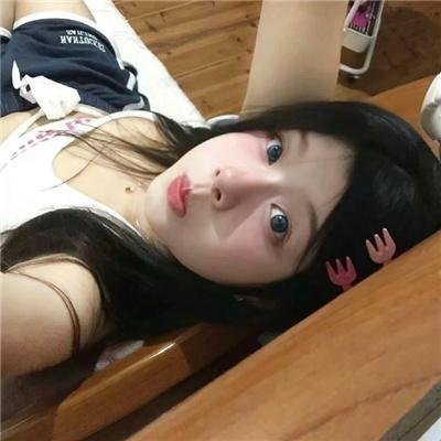 抓住她们