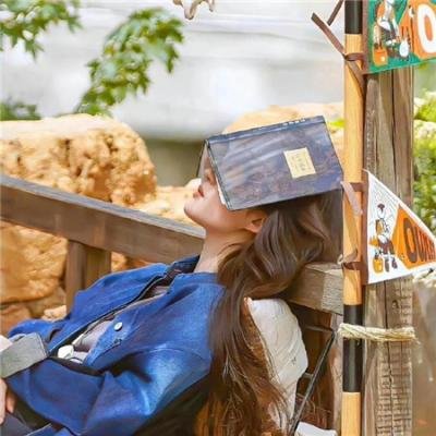 使用下方 20 个影片名，按顺序一一对应，不要改动片名文字，只根据片名和括号内类型提示来虚构全新的故事内容： 情遇曼哈顿 恐怖三叠纪 神秘窥视 打鬼王：猫王大战埃及鬼王 猫妖 毒裁者 她行走于黑暗中 医生艳妻 玉女试情 我愿意 旅途愉快 结婚七年 虎儿猛将 堪萨斯小猫 珍妮花的欲望续集 每个人都将死去 地中海厨娘 灿烂丁香 雷火任务 放纵之前，自由之后